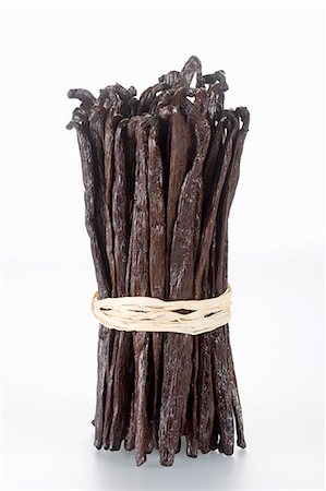 simsearch:659-06153055,k - A bunch of vanilla pods Photographie de stock - Premium Libres de Droits, Code: 659-07597350