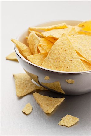 simsearch:659-06186794,k - Tortilla chips in a bowl Photographie de stock - Premium Libres de Droits, Code: 659-07597365