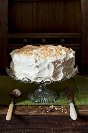 simsearch:659-07028975,k - carrot cake with cream cheese icing on a cake stand Stock Photo - Premium Royalty-Free, Code: 659-07597400