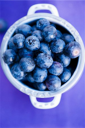 simsearch:659-08940294,k - pot of fresh blueberries Stock Photo - Premium Royalty-Free, Code: 659-07597410