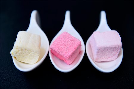 Three cubes of marshmallow Foto de stock - Sin royalties Premium, Código: 659-07597473