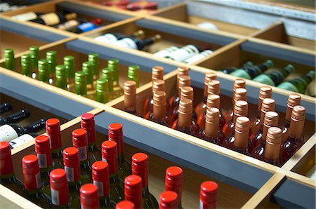 saving (keeping) - Assorted bottles of wine in wine shelves Foto de stock - Sin royalties Premium, Código: 659-07597522