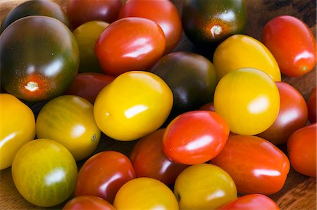 Yellow, red and black cherry tomatoes (filling the image) Stock Photo - Premium Royalty-Free, Code: 659-07597567