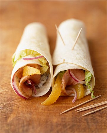 smoked meat - Wraps filled with smoked turkey breast and oranges Stock Photo - Premium Royalty-Free, Code: 659-07597618