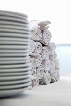 simsearch:659-07028157,k - White plates and napkins, stacked Stock Photo - Premium Royalty-Free, Code: 659-07597665