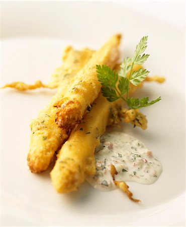 simsearch:659-03532130,k - Battered asparagus with dip Stock Photo - Premium Royalty-Free, Code: 659-07597671