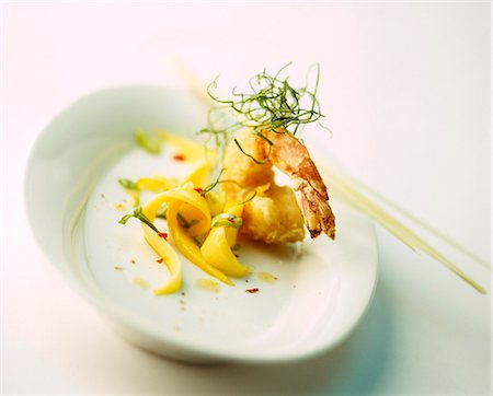 Deep-fried prawn with mango strips Stock Photo - Premium Royalty-Free, Code: 659-07597673