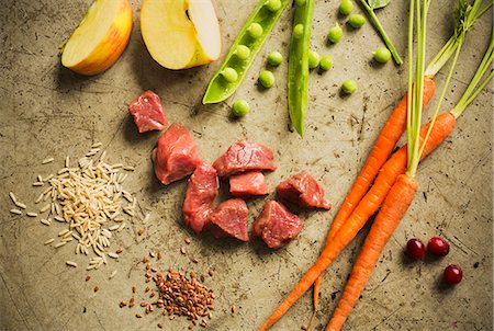 fresh ingredients grocery - Raw Cubed Beef with Assorted Ingredeints Stock Photo - Premium Royalty-Free, Code: 659-07597689