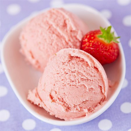 simsearch:659-08420195,k - Two scoops of home-made strawberry ice cream with a fresh strawberry, viewed from above Stock Photo - Premium Royalty-Free, Code: 659-07597708