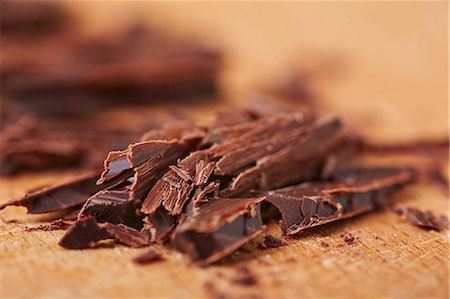schokolade - Grated chocolate on a wooden board Stockbilder - Premium RF Lizenzfrei, Bildnummer: 659-07597717