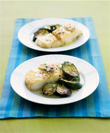simsearch:659-06186651,k - Roasted halibut and zucchini with butter sauce Fotografie stock - Premium Royalty-Free, Codice: 659-07597750