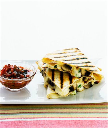 simsearch:659-06495240,k - Quesadillas with cheese and mushroom filling Foto de stock - Sin royalties Premium, Código: 659-07597859