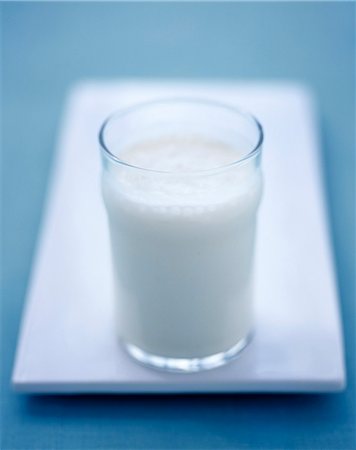 A glass of milk on a white serving platter Stock Photo - Premium Royalty-Free, Code: 659-07597853