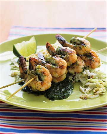 simsearch:659-01867168,k - A prawn skewer with a lime & mint sauce Foto de stock - Sin royalties Premium, Código: 659-07597864