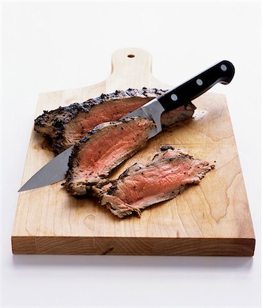silueta (fotografía) - Sliced roast beef on a chopping board Foto de stock - Sin royalties Premium, Código: 659-07597878