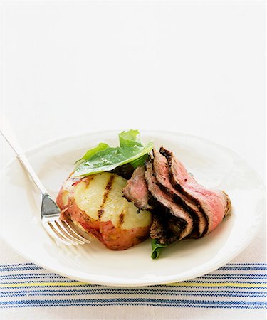 simsearch:659-08419571,k - Slices of roast beef with barbecued potato Stock Photo - Premium Royalty-Free, Code: 659-07597879