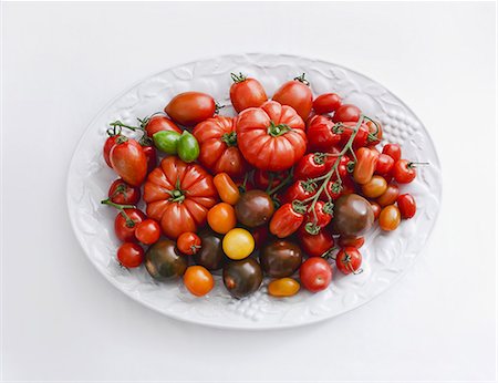 simsearch:659-08940397,k - A variety of tomatoes on a plate Photographie de stock - Premium Libres de Droits, Code: 659-07597972