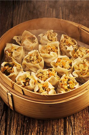 simsearch:659-03534364,k - Dim sum in bamboo steamer (China) Stock Photo - Premium Royalty-Free, Code: 659-07598218