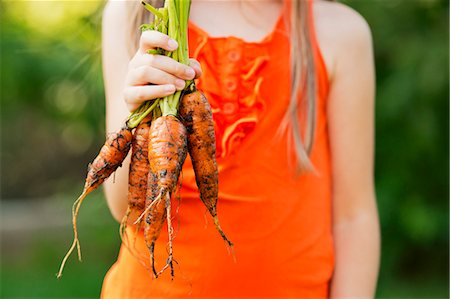 dirty - A girl holding carrots Stock Photo - Premium Royalty-Free, Code: 659-07598248