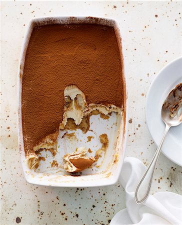 Tiramisu in a baking dish (Italy) Photographie de stock - Premium Libres de Droits, Code: 659-07598267