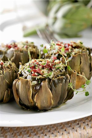 simsearch:659-06495240,k - Stuffed baked artichokes Foto de stock - Sin royalties Premium, Código: 659-07598294