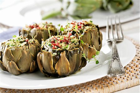 simsearch:659-06495240,k - Stuffed baked artichokes Foto de stock - Sin royalties Premium, Código: 659-07598295