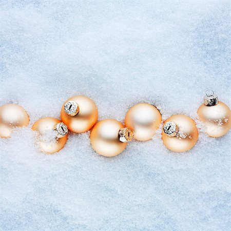 Apricot-coloured Christmas baubles in the snow Stock Photo - Premium Royalty-Free, Code: 659-07598317