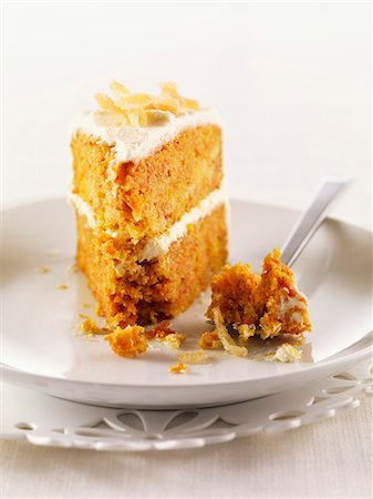 A piece of nut cake Stock Photo - Premium Royalty-Free, Code: 659-07598356