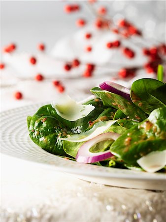 simsearch:659-06151520,k - Spinach Salad Cranberry Vinaigrette Foto de stock - Sin royalties Premium, Código: 659-07598351
