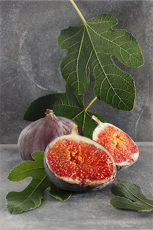 simsearch:659-08905374,k - Fresh figs and fig leaves Stock Photo - Premium Royalty-Free, Code: 659-07598449