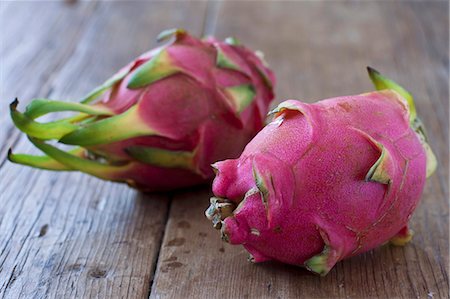 Half a Dragon Fruit with a Spoon Stuck in It Stock Photo - Premium Royalty-Free, Code: 659-07598461