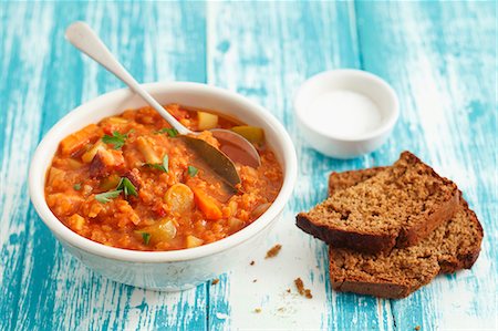 Lentil & tomato stew with pancetta and bread Stock Photo - Premium Royalty-Free, Code: 659-07598475