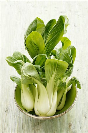 simsearch:659-06187802,k - Baby Bok Choy on White Background Foto de stock - Sin royalties Premium, Código: 659-07598496