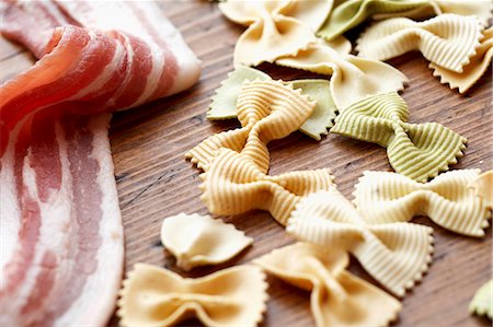 pasta type - Uncooked Bacon and Tri-Color Bowtie Pasta Stock Photo - Premium Royalty-Free, Code: 659-07598519