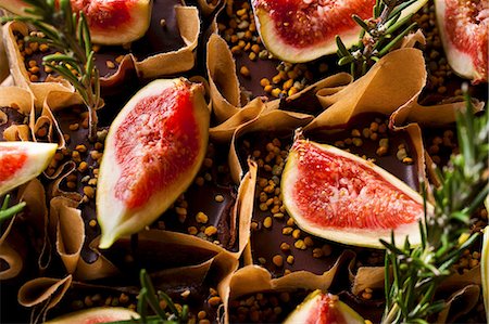 fico - Chocolate orange fudge cakes with fresh figs Fotografie stock - Premium Royalty-Free, Codice: 659-07598512