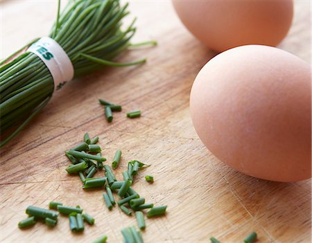 simsearch:659-07598551,k - Eggs and Chives Photographie de stock - Premium Libres de Droits, Code: 659-07598539