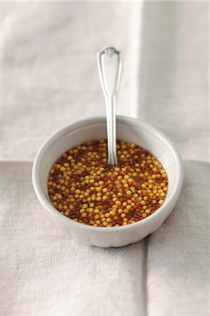 simsearch:659-06154518,k - Coarse-grained mustard in a bowl with a spoon Foto de stock - Sin royalties Premium, Código: 659-07598609