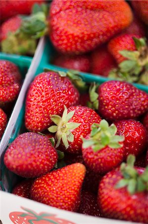 simsearch:659-07598979,k - Organic Albion Strawberries from the Farmers Market Stock Photo - Premium Royalty-Free, Code: 659-07598636