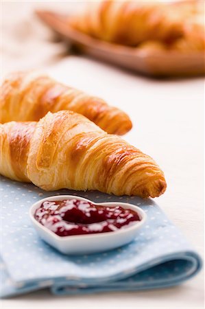 small bowl - Croissants with jam Stock Photo - Premium Royalty-Free, Code: 659-07598672