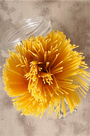 pasta type - Spaghetti in flip-top jar Stock Photo - Premium Royalty-Free, Code: 659-07598691