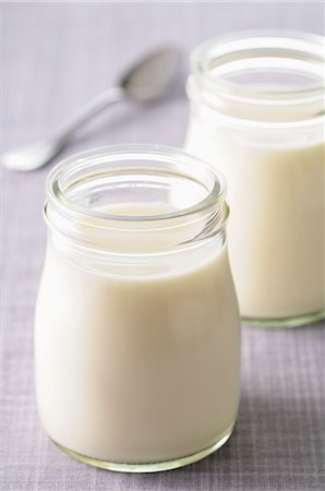 Natural yoghurt in a jar Foto de stock - Sin royalties Premium, Código: 659-07598745