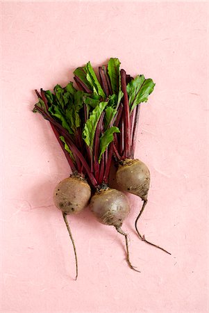 simsearch:659-07598663,k - Three beetroot Foto de stock - Sin royalties Premium, Código: 659-07598852