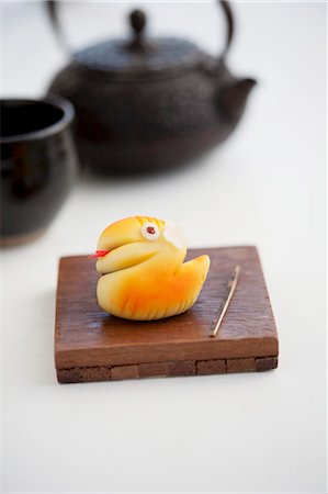 simsearch:659-06901257,k - Wagashi snake (Year of the Snake) with a teapot (Japan) Stock Photo - Premium Royalty-Free, Code: 659-07598861