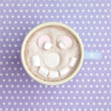 A cup of cocoa with a marshmallow face Photographie de stock - Premium Libres de Droits, Code: 659-07598876