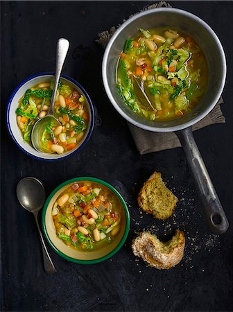 first course - Italian country soup with white beans (view from above) Stock Photo - Premium Royalty-Free, Code: 659-07598896