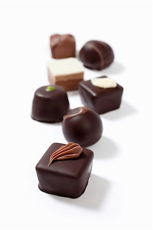 sweetmeat - Heart Shaped White Chocolate Candy with Milk Chocolates Stock Photo - Premium Royalty-Free, Code: 659-07598912
