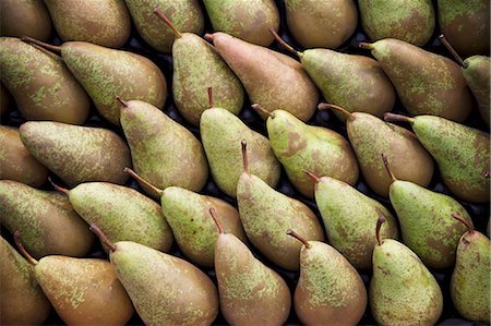 simsearch:659-06494925,k - Lots of pears at the market Stock Photo - Premium Royalty-Free, Code: 659-07598973