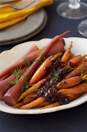 Roasted Carrots with Onions Caramelized in Red Wine Foto de stock - Sin royalties Premium, Código: 659-07598988