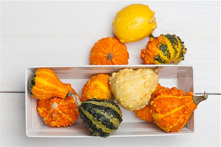 simsearch:659-07599067,k - Assorted varieties of ornamental squash Photographie de stock - Premium Libres de Droits, Code: 659-07599012