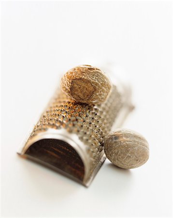 Nutmegs and a nutmeg grater Stock Photo - Premium Royalty-Free, Code: 659-07599073
